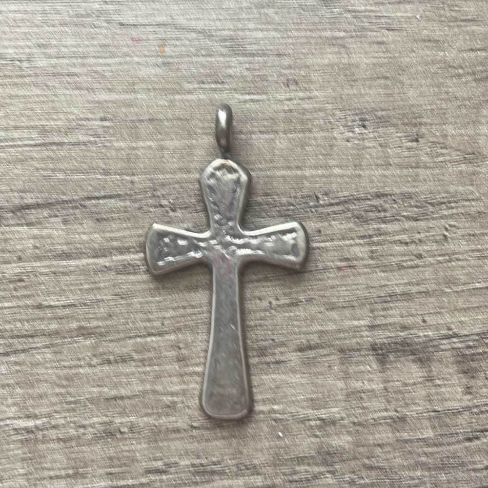 Sterling silver cross pendant